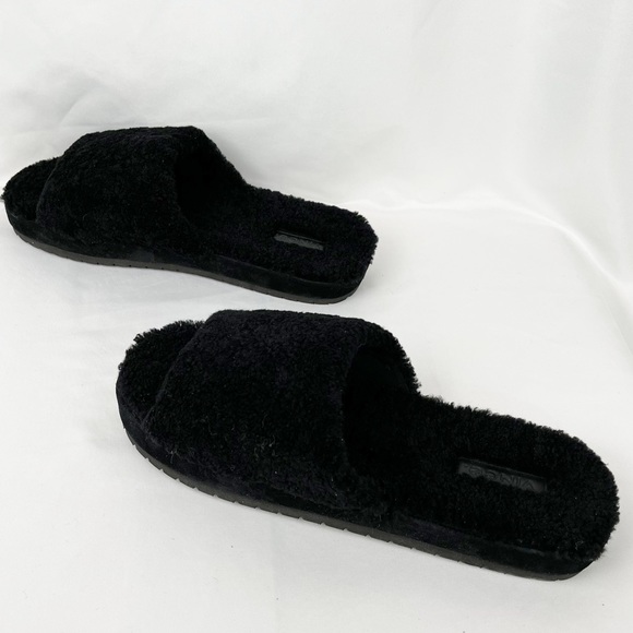 Vince Black Teddy New Zealand Dyed Lamb Fur Cozy Slides Slippers Sz11 NWOB - Picture 5 of 13